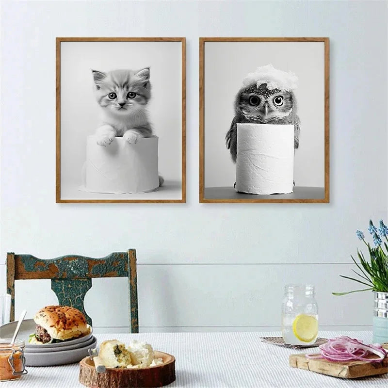 Canvasposter - Huisdier met Toiletrol - Zwart/Wit