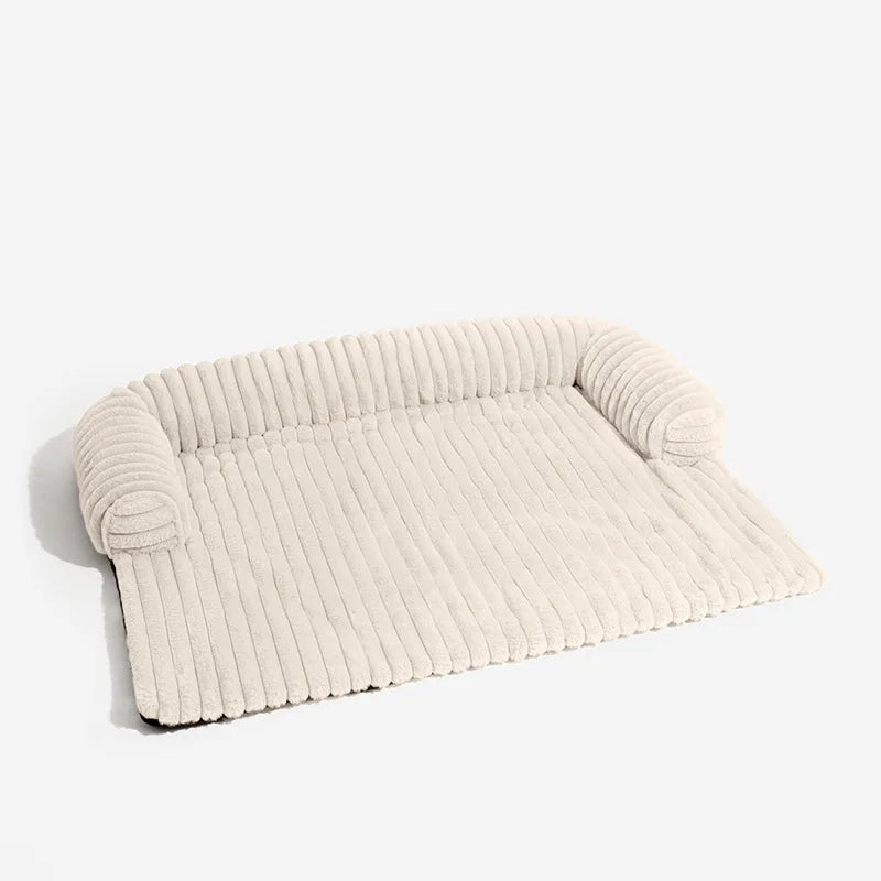 Witte hondenmand voor de bank