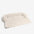 Witte hondenmand voor de bank