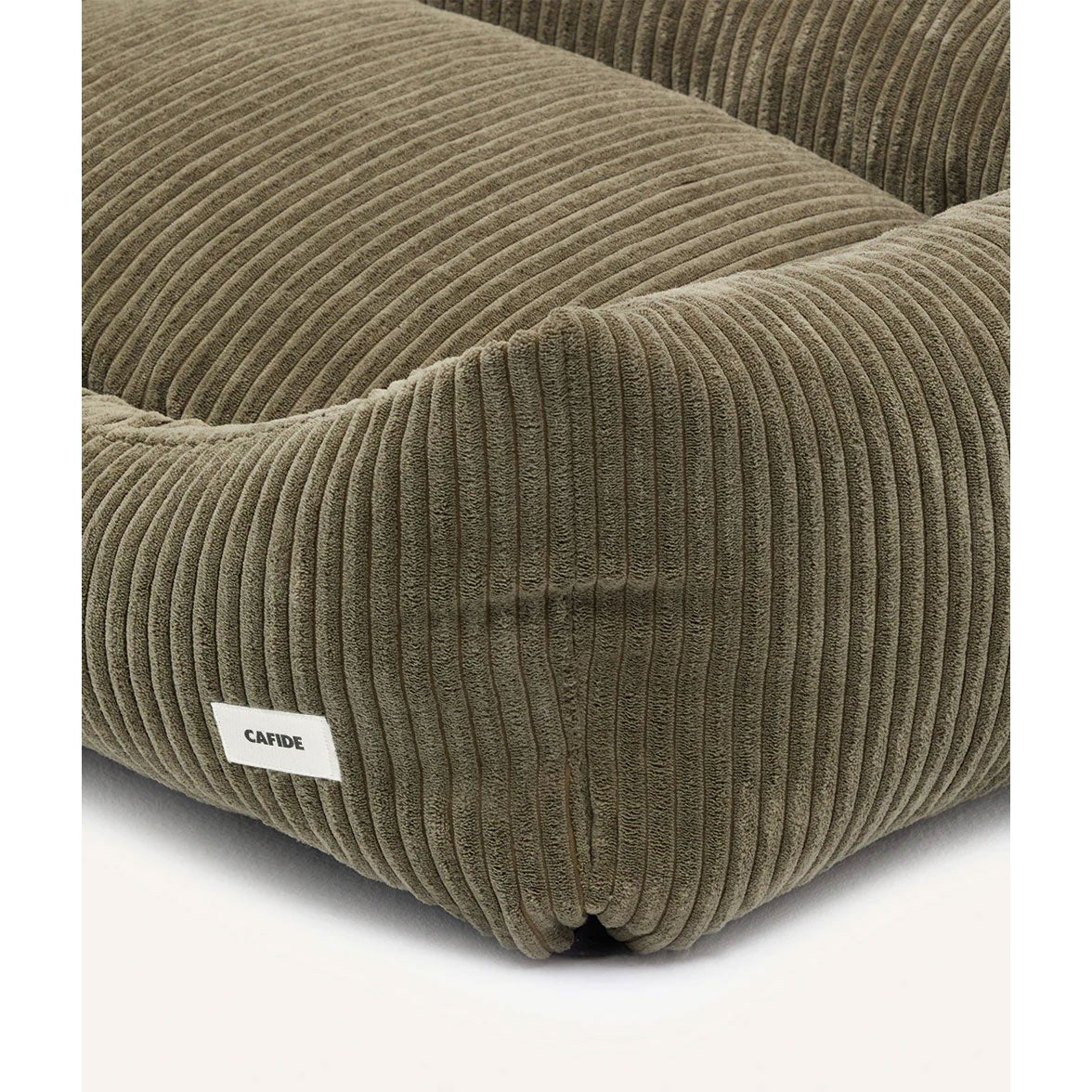 Detail van de Groene hondenmand met ribfluwelen corduroy stof van het merk cafide